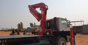 What are the basic components of a hydraulic truck crane？