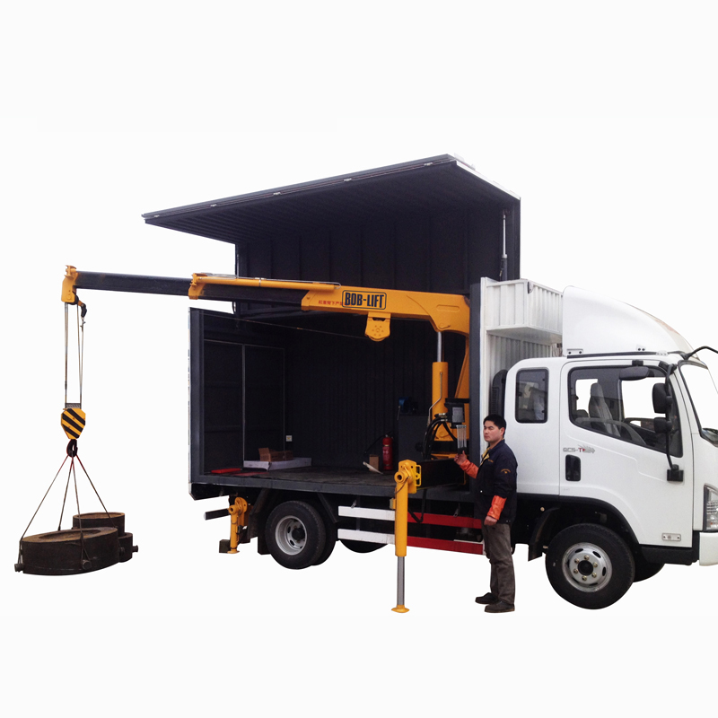 Mobile Hydraulic 5-ton Truck-mounted Crane with Good Price