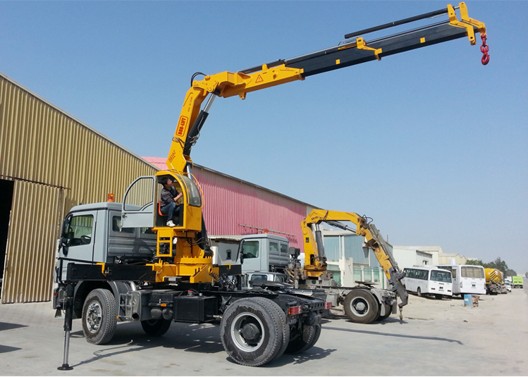 How much can hydraulic truck crane lift?